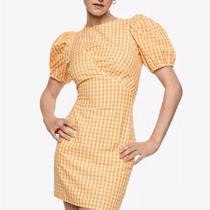 Yellow/orange mini dress 

#ginghamdress #puffsleeve #minidress